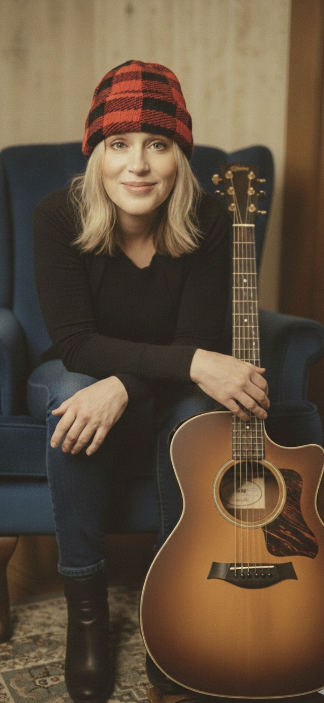 Lorrie Lynn with guitar